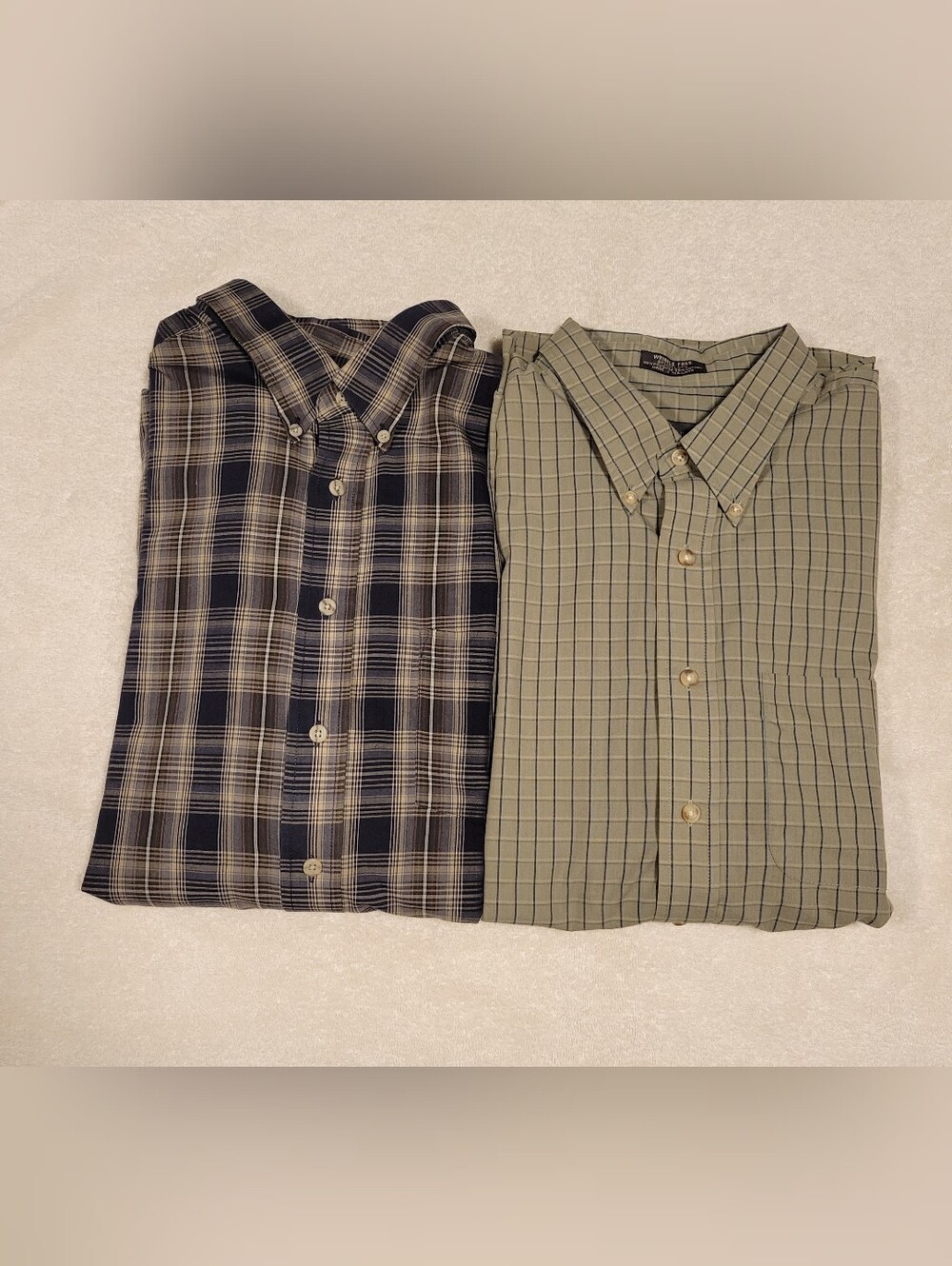 Men's (2) Button-Down shirts, 1 long sleeve and 1 short sleeve